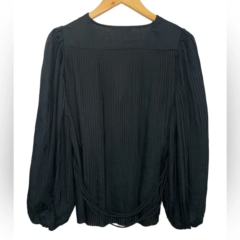 NWOT BANANA REPUBLIC PLEATED BLOUSE WOMEN‘S SIZE M